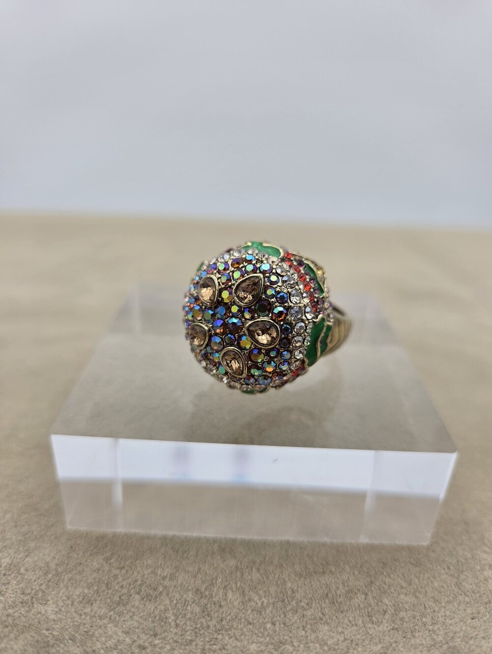 HEIDI DAUS Cocktail Ring Size 9 Hamburger Gold Tone Crystal Enamel Signed - Picture 3 of 7